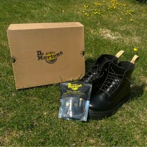 Sz11 Dr. Martens Jadon Mono II Boots - Like New!